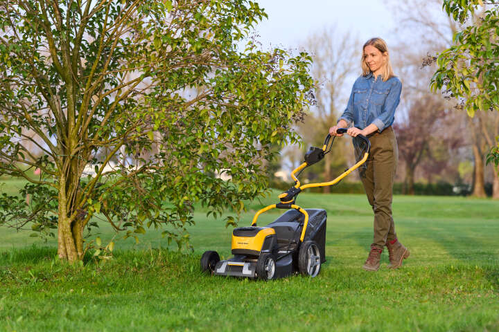 STIGA Akku-Rasenmäher Collector 548e S Kit